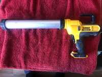 Pistolet wyciskacz do silikonu DeWALT DCE580