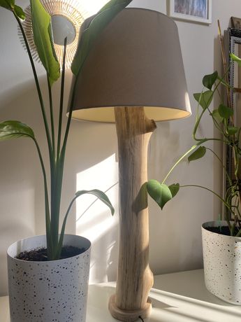 Lampa podlogowa, drewniana