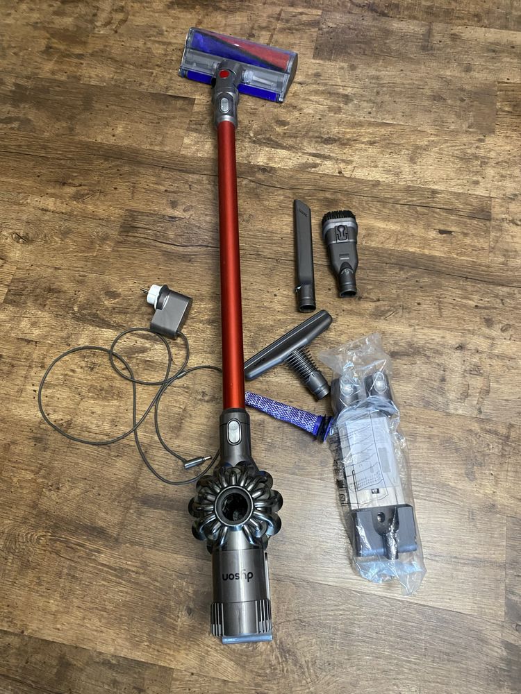 Аккумуляторный пылесос Dyson V6 Fluffy