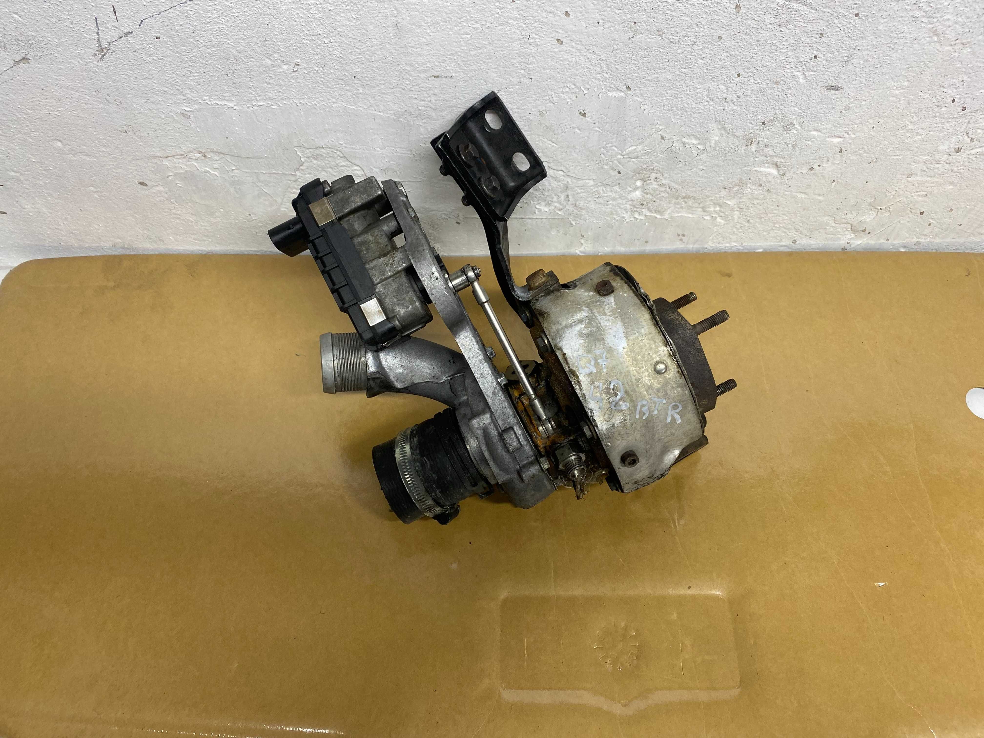 Турбина Audi q7 4l 057145722Q турбина контроллер 4.2 tdi BTR ауди ку7