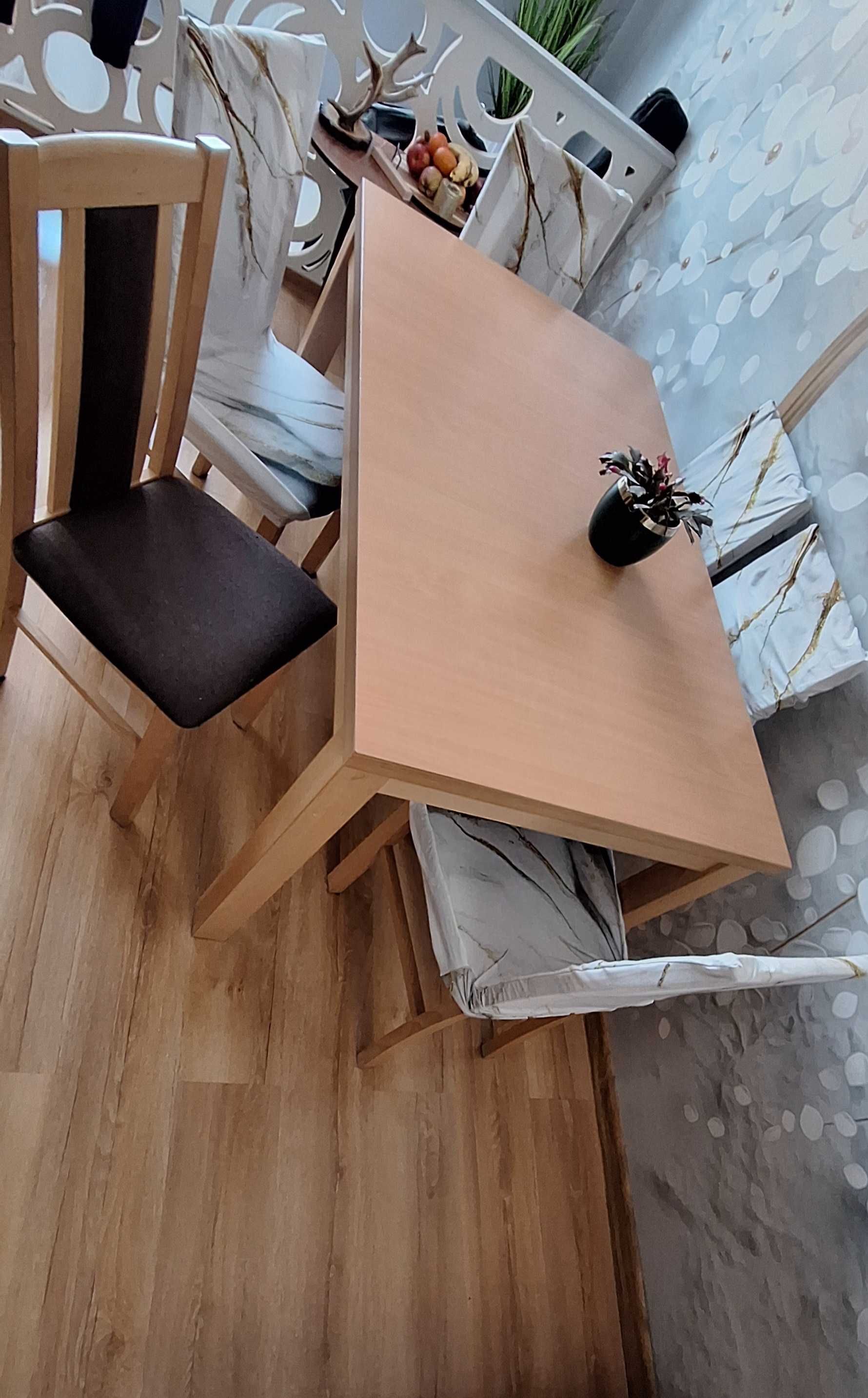 Sprzedam stół z krzesłami