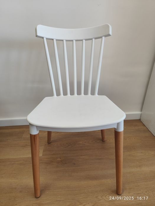 Conjunto de mesa com 5 cadeiras