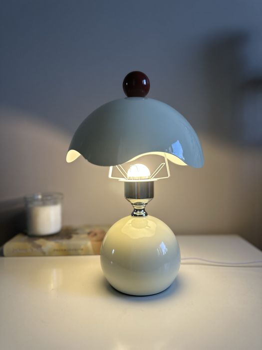 Urocza retro lampka