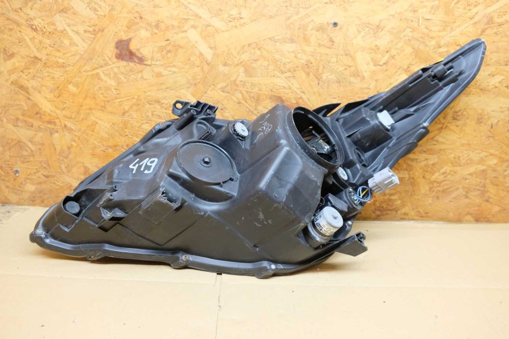 Lampa prawy przód Toyota Avensis III T27 Lift