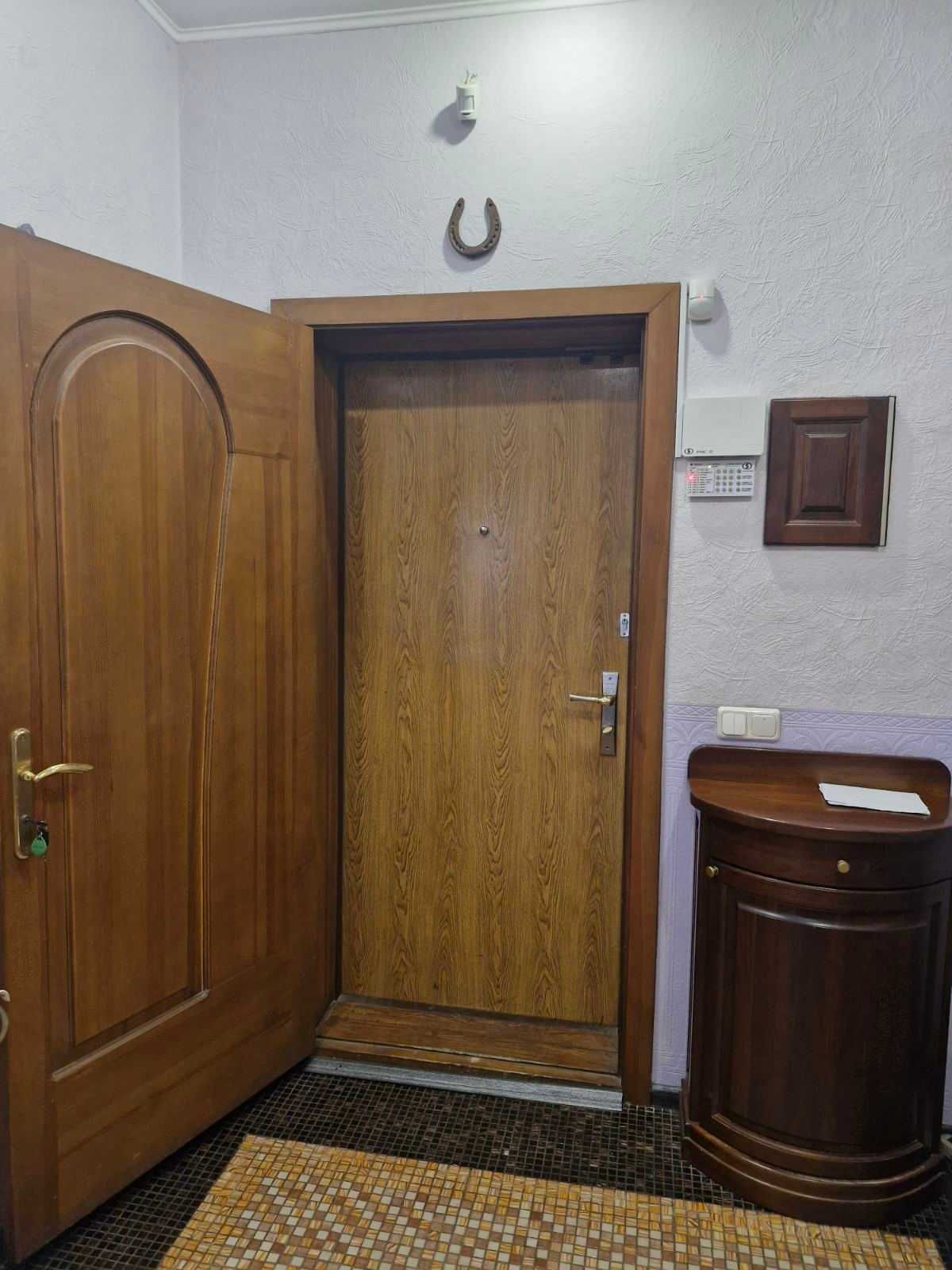 Центр. Продам 3к, 150м2  + паркинг. Дмитриевская,13-а
