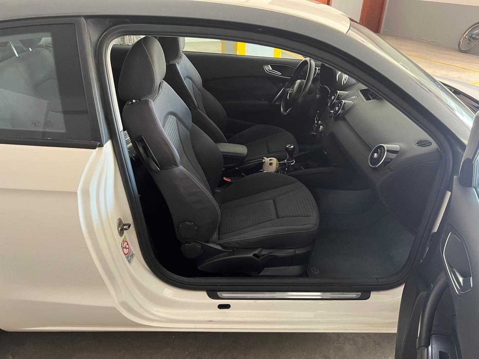 Audi A1 1.6 TDI (2011) – Nacional – 180.000 km