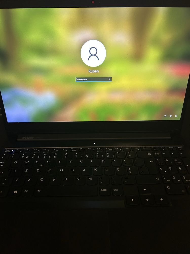 PC gaming Lenovo em muito bom estado