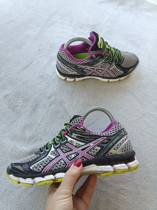 Женские кроссовки беговые ASICS р37