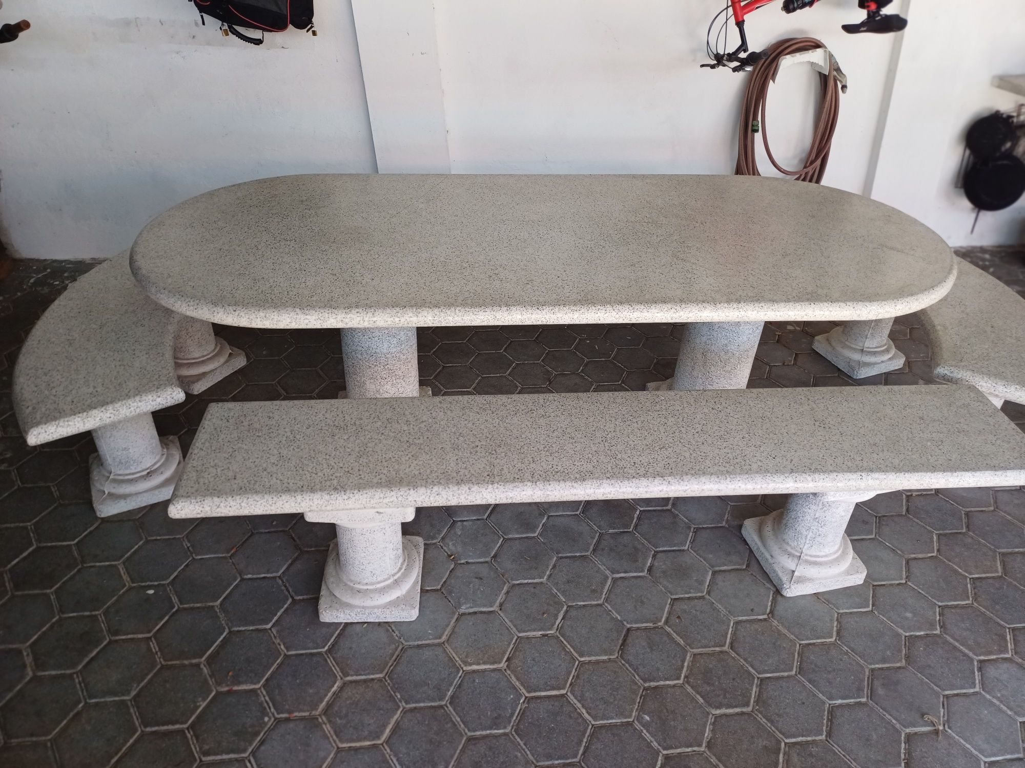 Mesa em marmore,comprimento 2,90cm×largura1,70cm jardim c/ nova