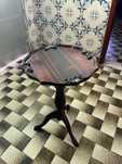 Mesa pé de galo ,estilo vitoriano ou D. João V em madeira maciça.