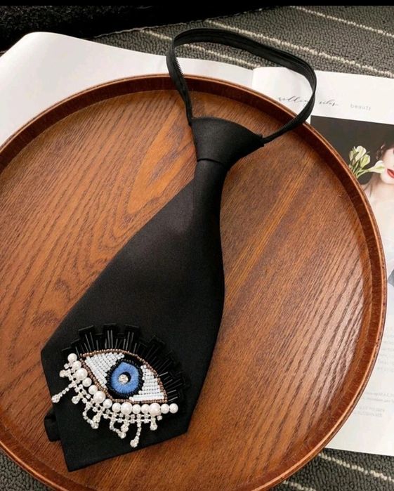 Przepiękny krawat damski