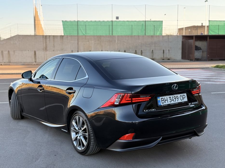 Lexus IS 300h 2016