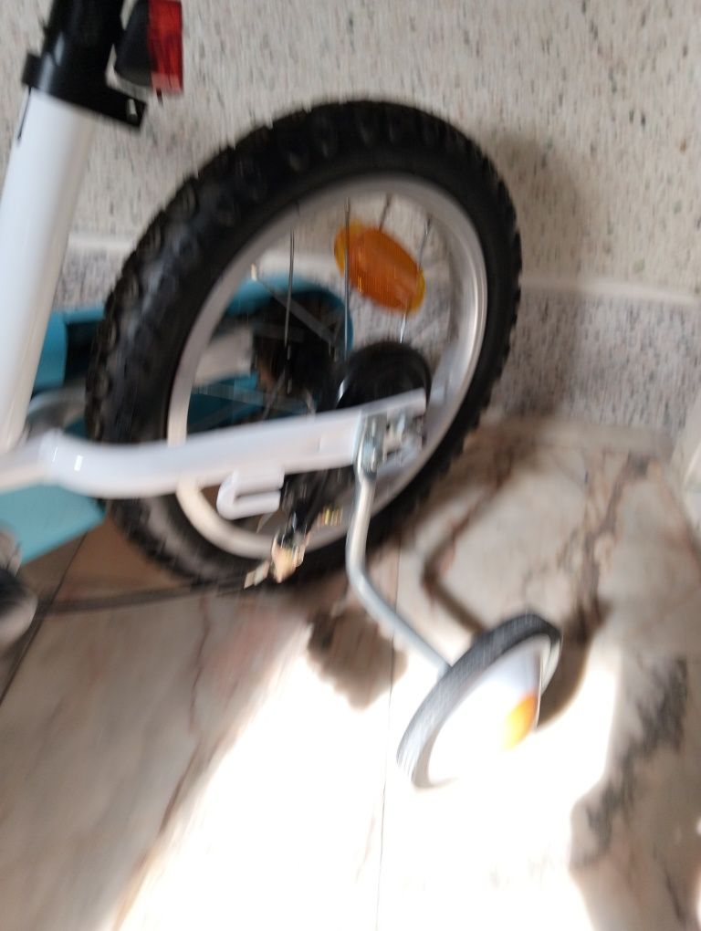 Vendo bicicleta btwin  praticamente nova