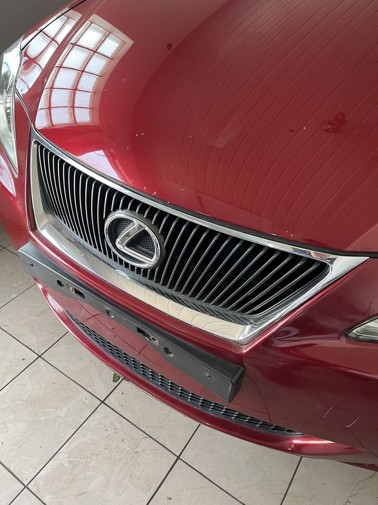 Lexus is Бампер по деталях