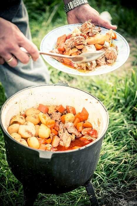 Mały kocioł ŻELIWNY emaliowany myśliwski na ognisko, Garnek 4L i inne