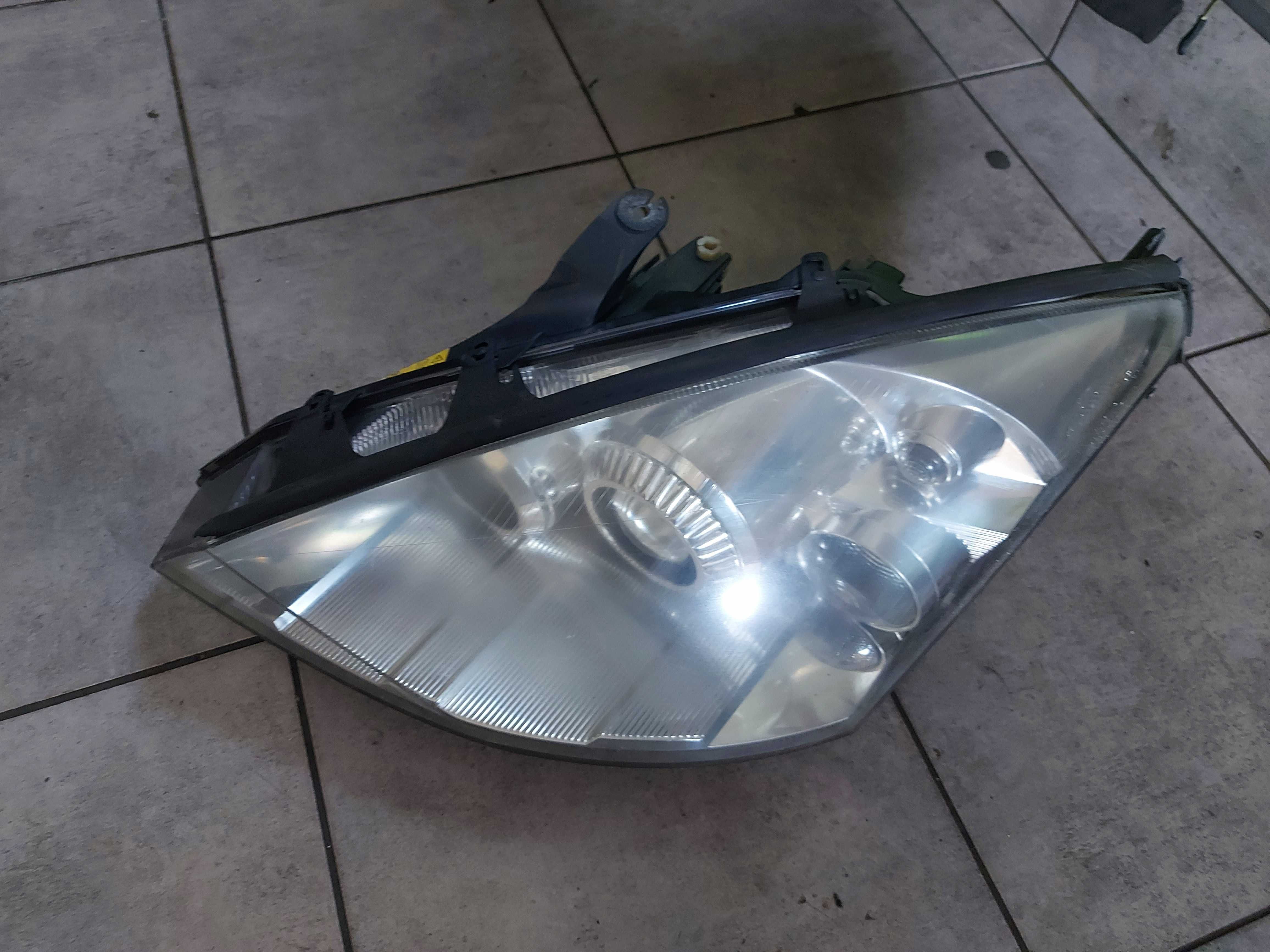 Ford Focus MK1 Lift lampa przednia lewa XENON FV transport/dostawa