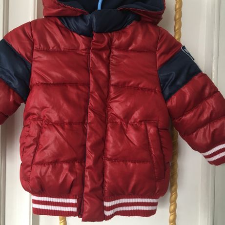 Курточка на малыша красного цвета