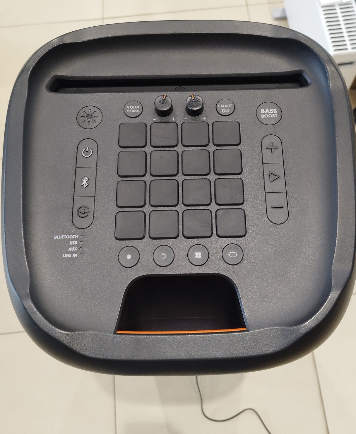 Продам портативную акустику Jbl partybox 1000