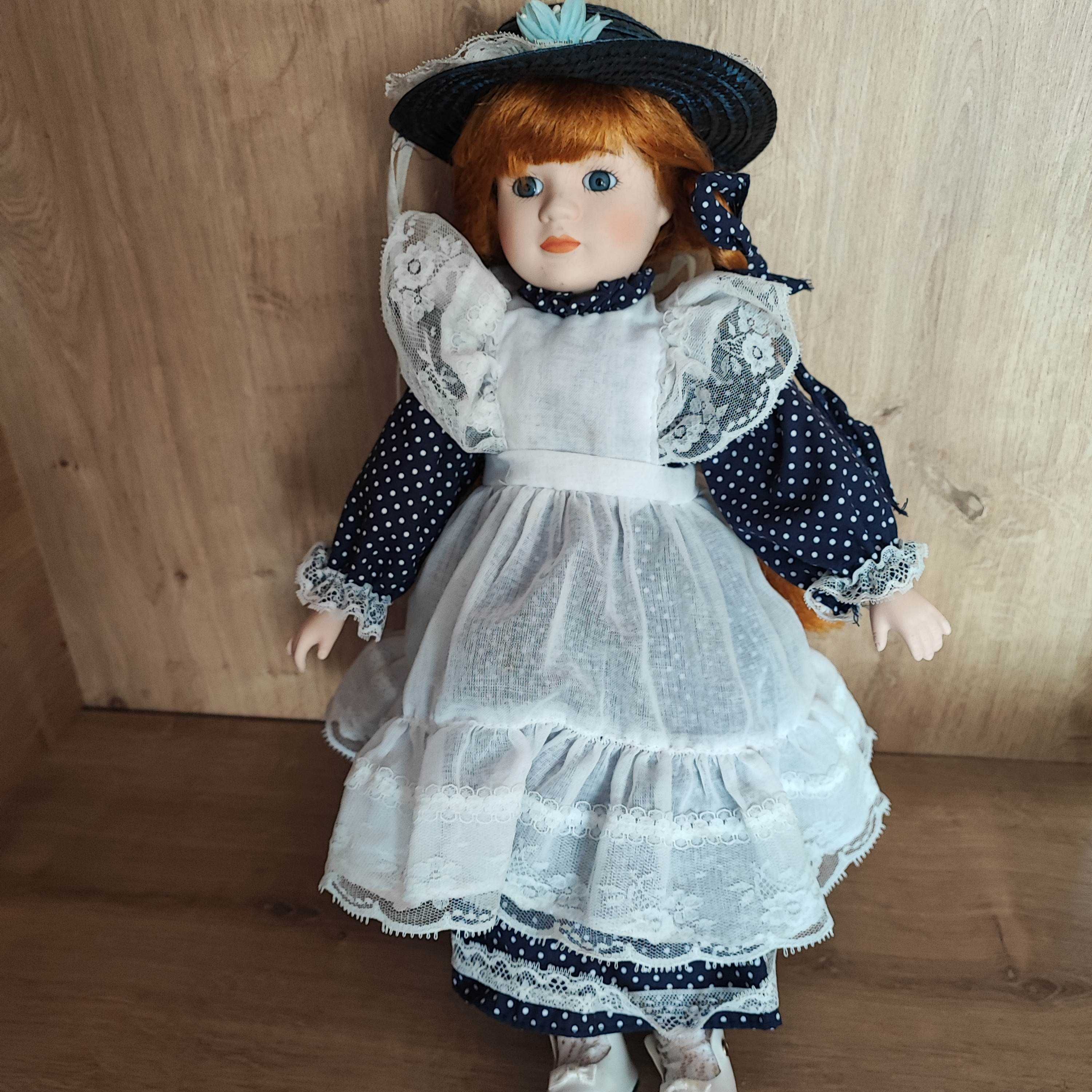 PROMENADE COLLECTION Lalka kolekcjonerska (collectible porcelain doll)