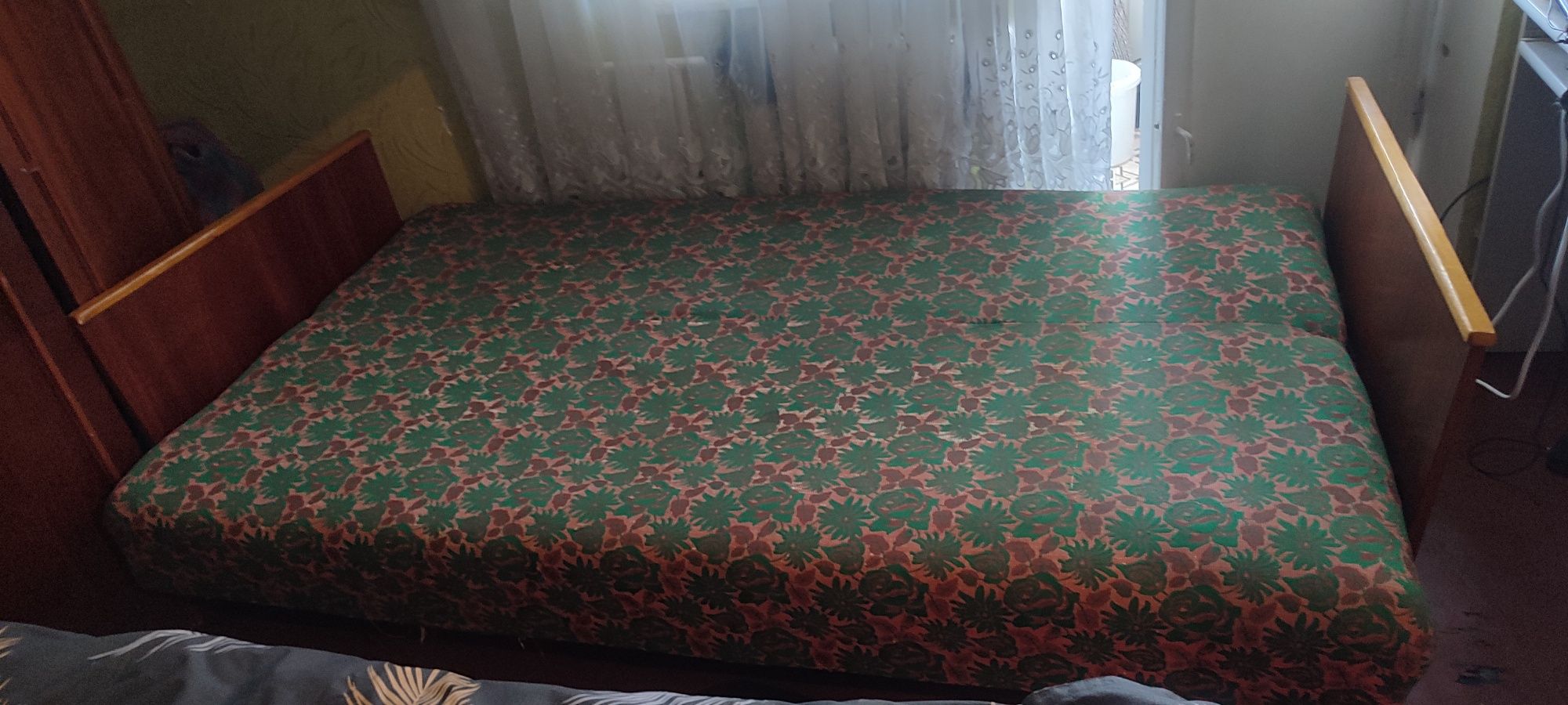Віддам диван безкоштовно