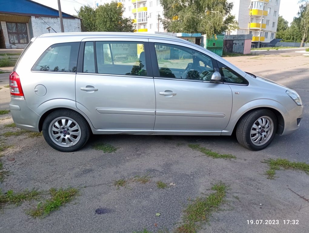 Продам свой Opel Zafira B