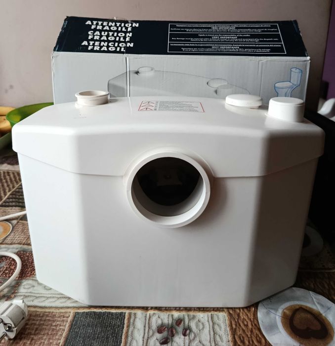 Sanitarny pompo-rozdrabniacz do WC