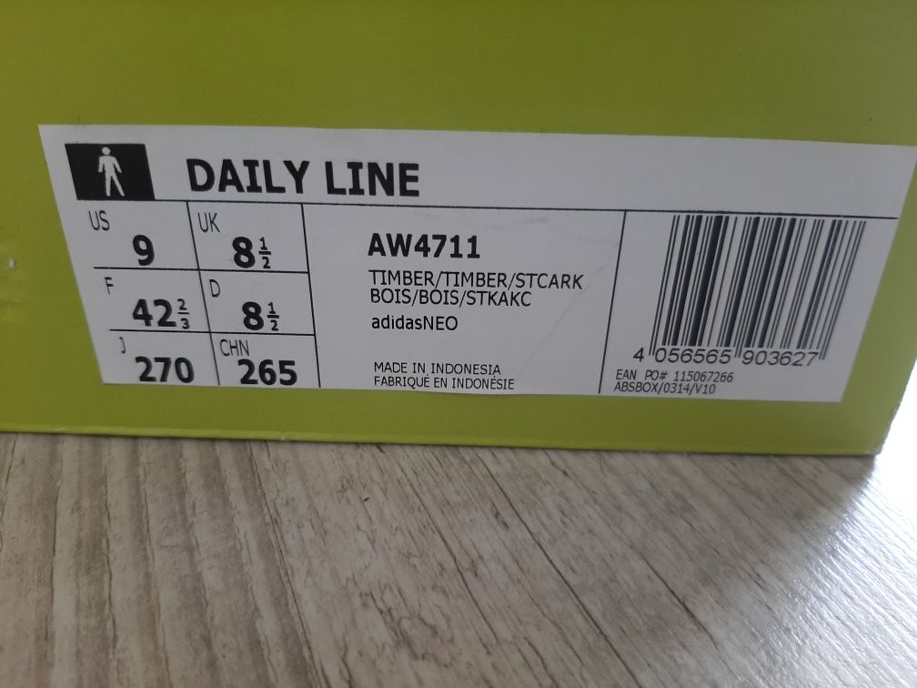 Adidas Neo rozmiar 42 2/3 kolor khaki, jak nowe
