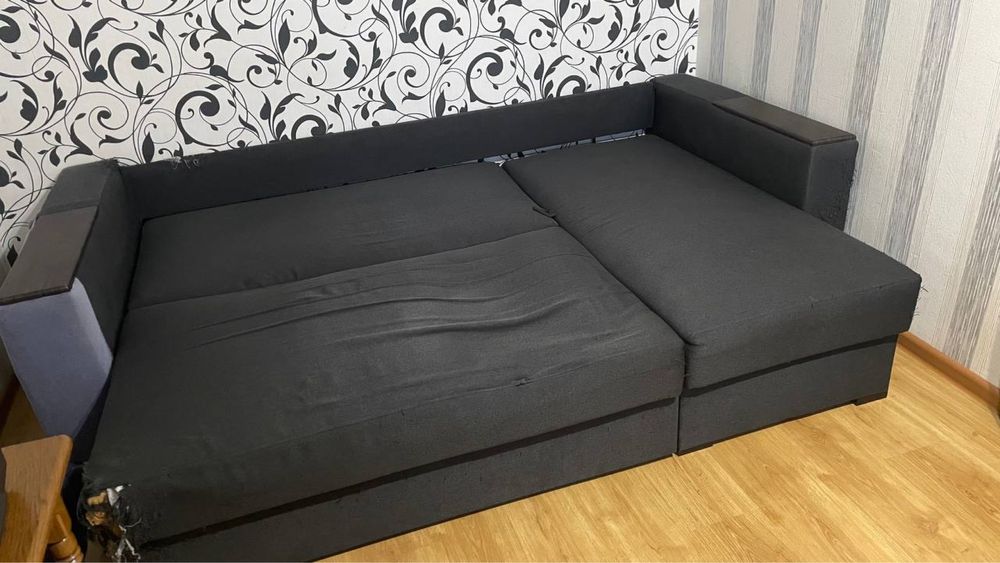 Продам диван з невиличкими пошкодженями дефекти видно на фото