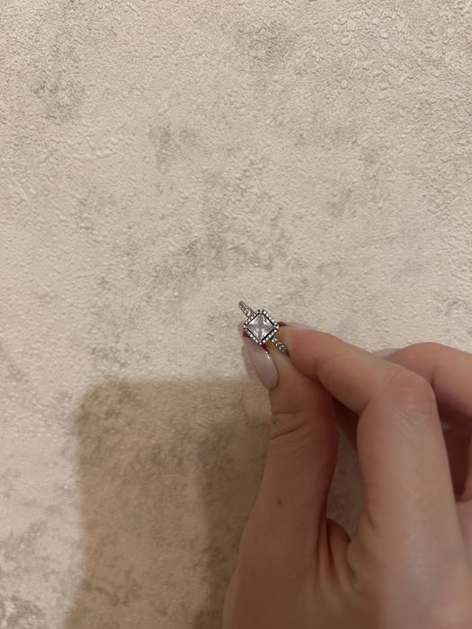 Продам каблучку Пандора