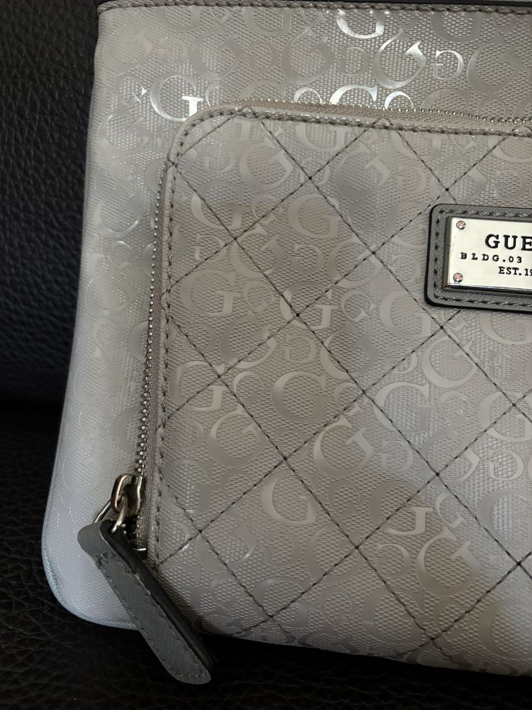 Carteira Guess.
