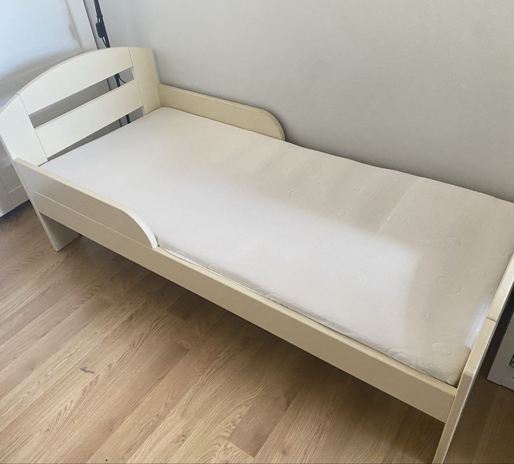 Łóżko dla dziecka kremowe drewniane łóżeczko solidne 70x160
