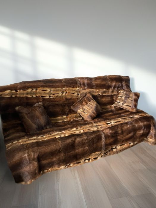 Nowa narzuta na łóżko futro piżmak 200 x 200+ 3 poduszki 35 x 35
