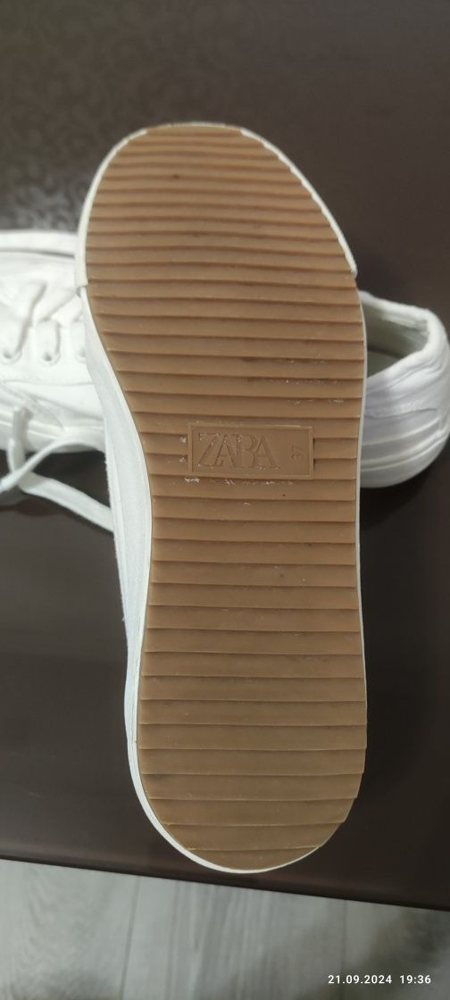 Білі кеди Zara 37розмір