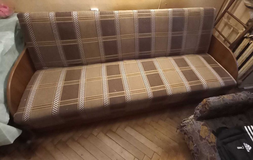 Продається розкладний диван - книжка в гарному стані!