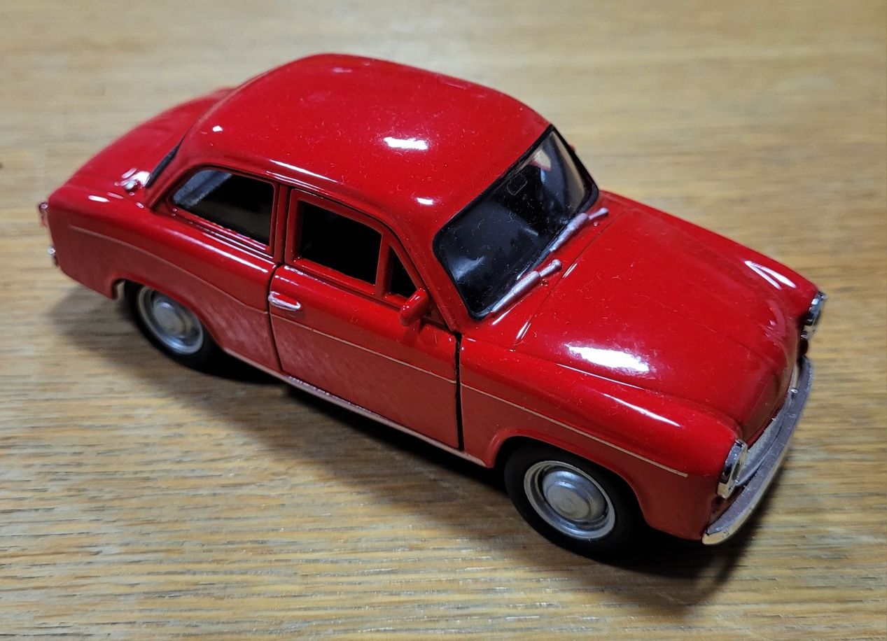 Model Syrena 105 około 12cm