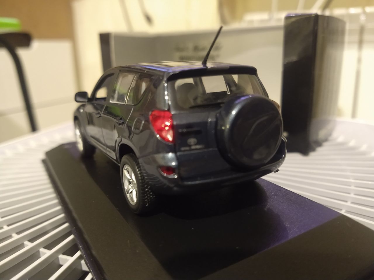 Масштабна модель авто Toyota RAV4. Minichamps 1/43