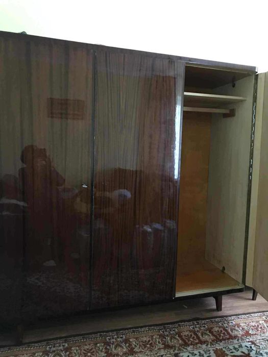 Szafa ciemnobrązowa