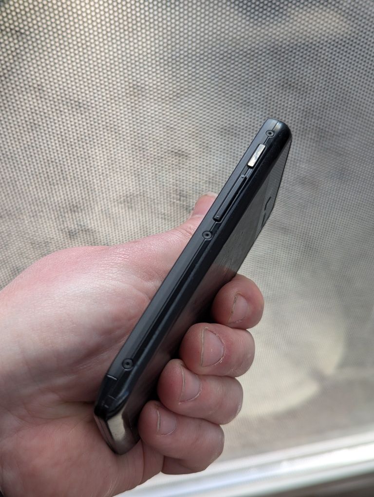 Продам Motorola Droid razr M XT907.