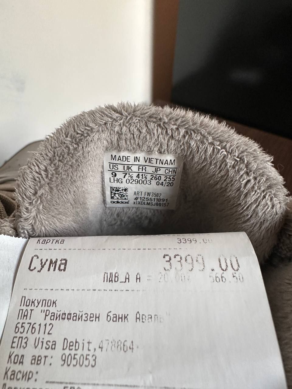 Продам кросівки adidas