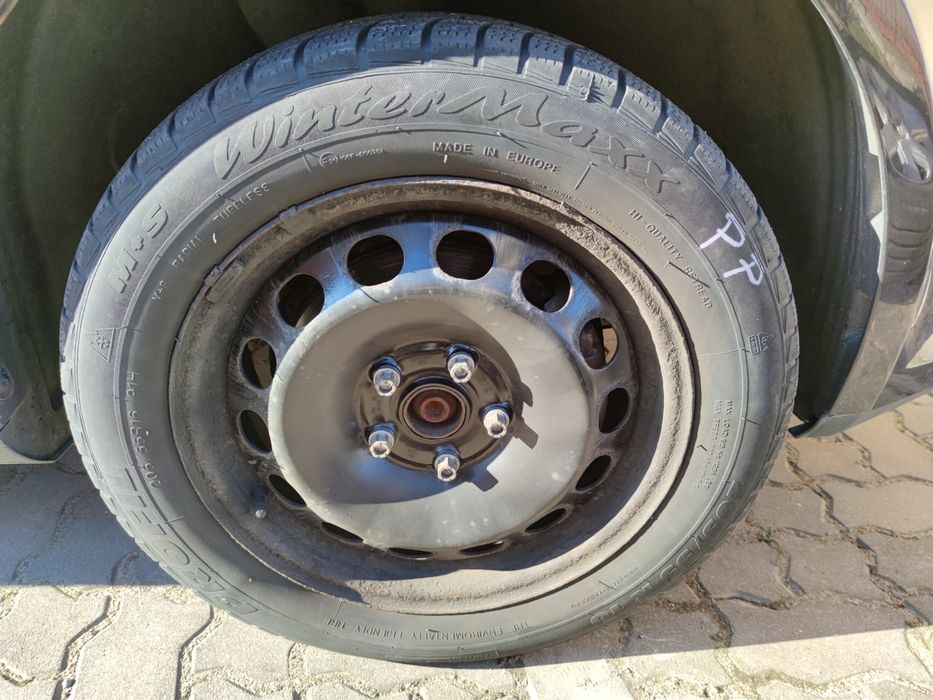 Opony zimowe 205/55/16" plus felgi stalowe