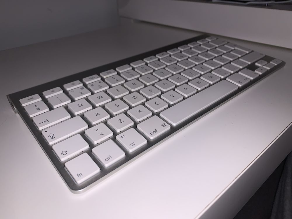 Apple Wireless Keyboard Português - não conecta