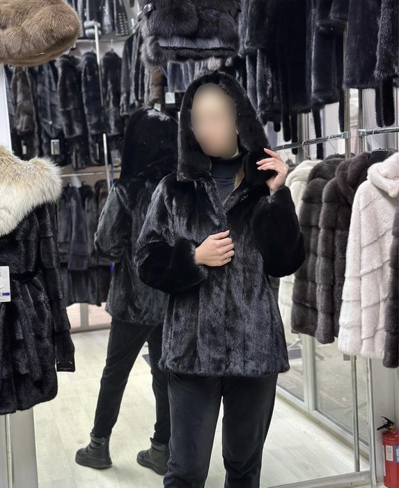 шуба норковая,размер xs-m с большим капюшоном