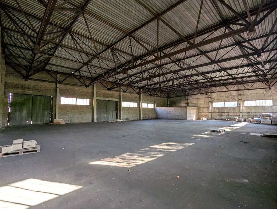 Здамо в оренду майданчик та склади зрампою та напольні  на Обухова 66А