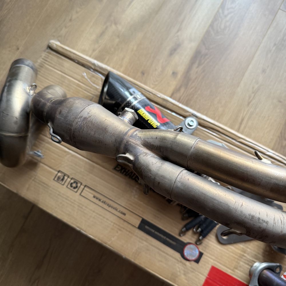 Escape Akrapovic Racing Line Carbono Yamaha CP2 MT07 Tracer 7 XSR 700