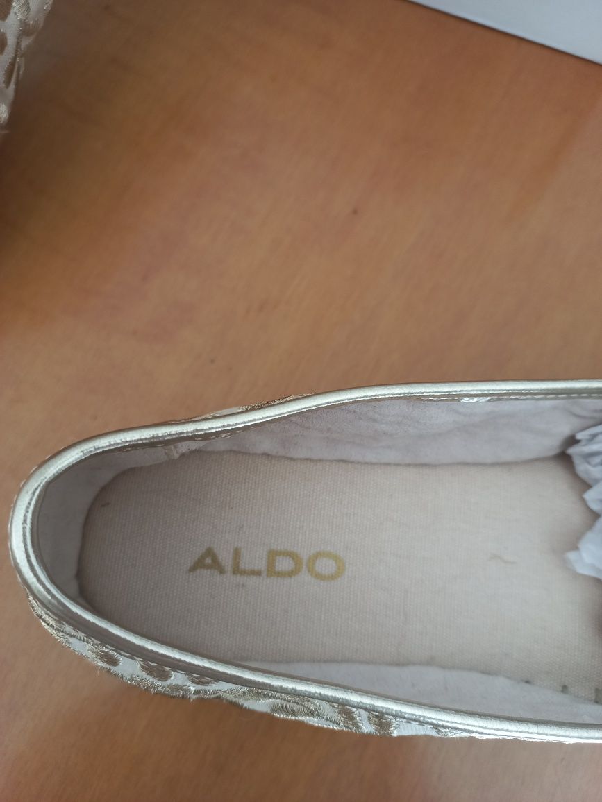 Sapatos Aldo dorados