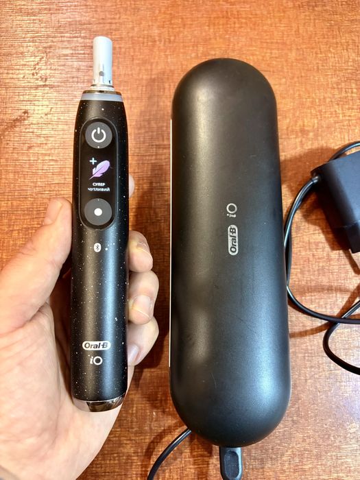 Зубна щітка Oral B iO 10