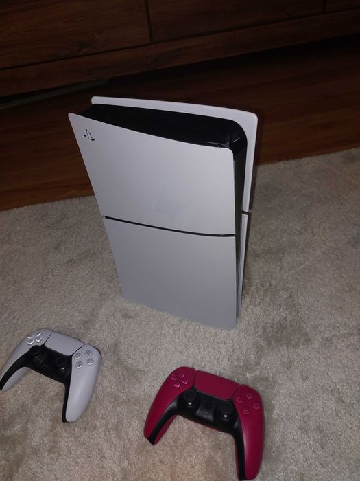 Playstation 5 Slim + 2 pady