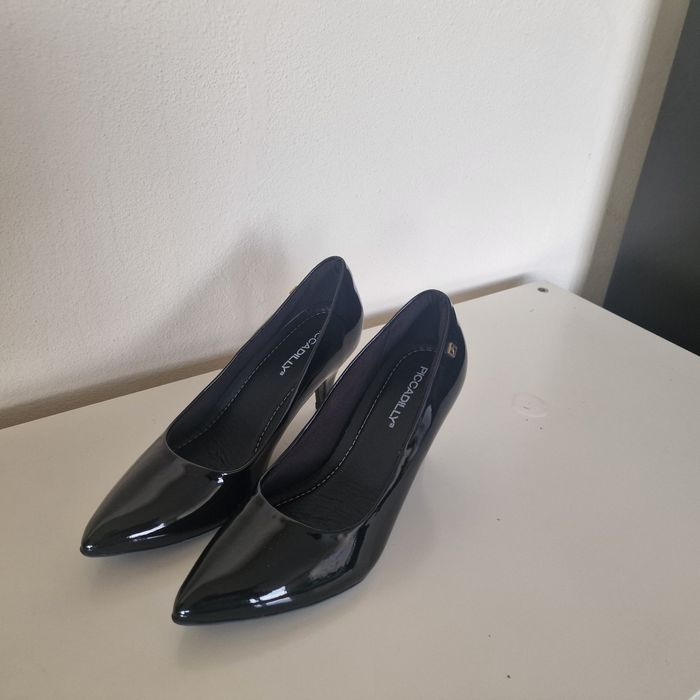 Sapatos n.° 37 novos Picadilly