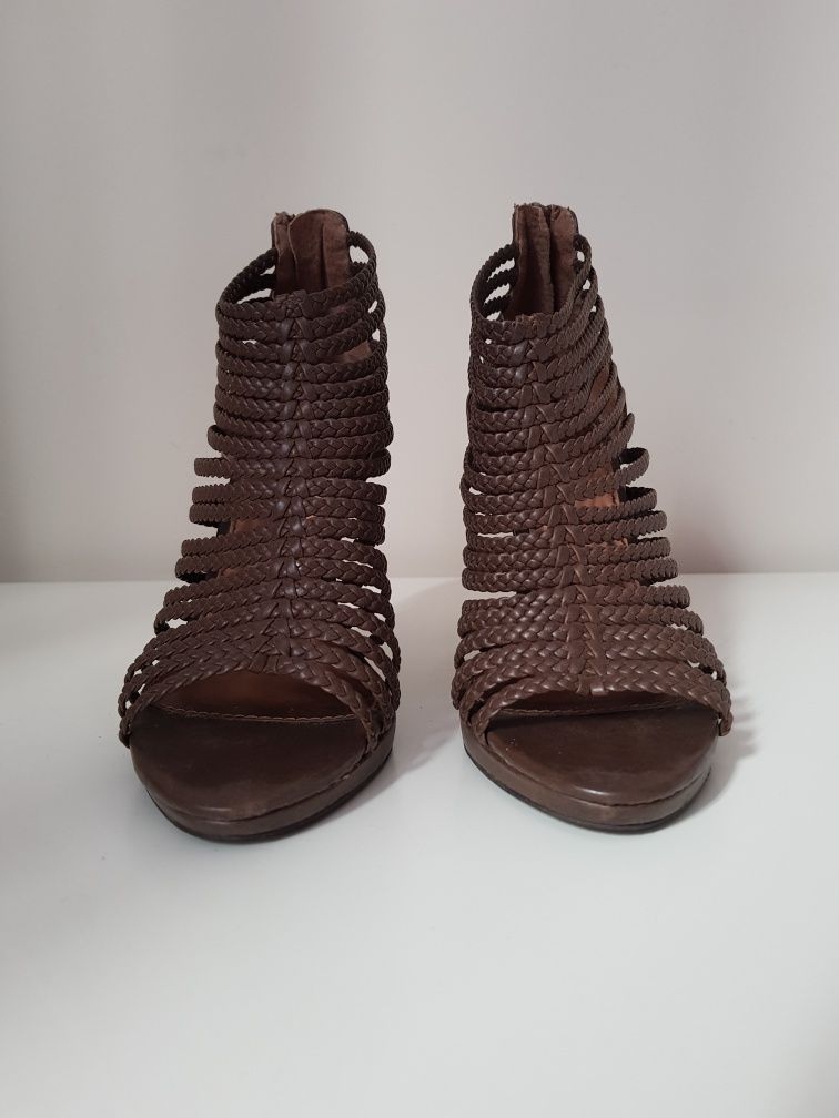 Sandálias Zara 36 como novas