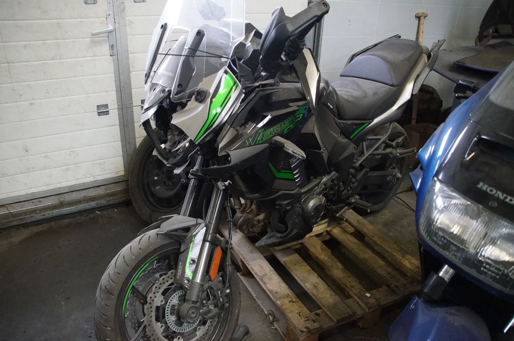 Motocykl na części 692106889 Kawasaki Versys 1000 rocznik 2024 silnik skrzynia wahacz siedzenie rama rozrusznik skup motocykli motorowerów